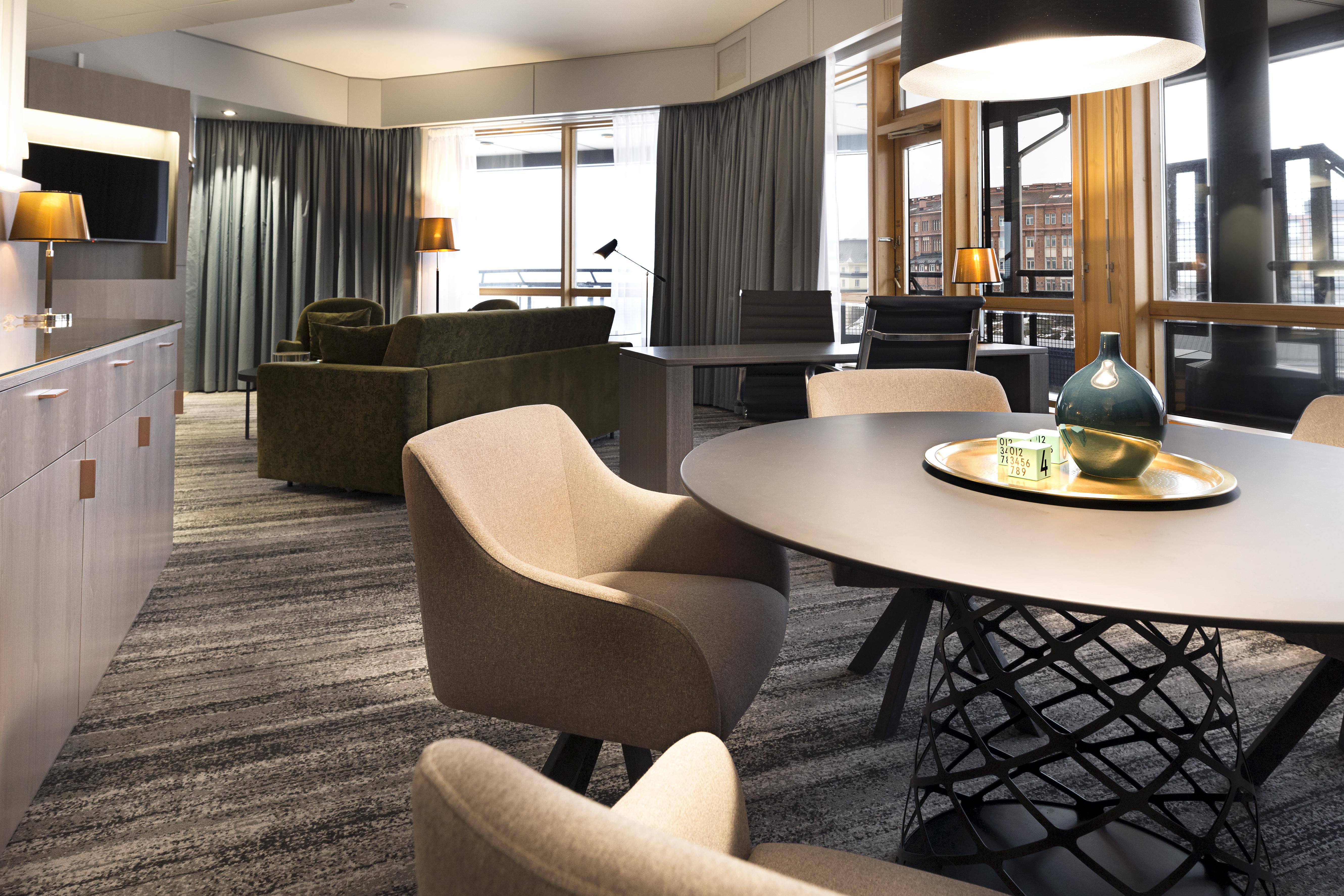 Hilton Helsinki Strand Extérieur photo The interior of the new lounge