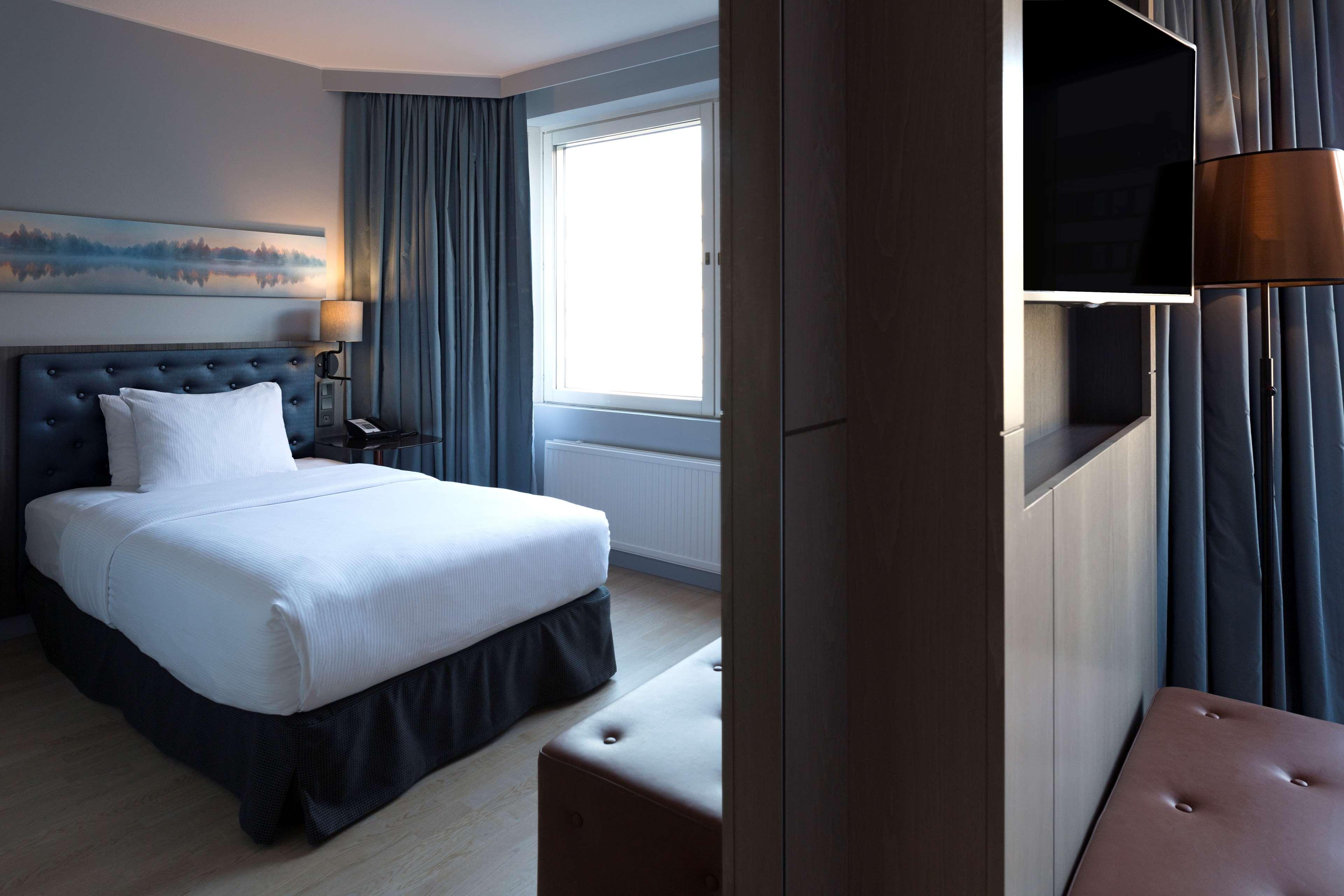Hilton Helsinki Strand Extérieur photo A room at the hotel