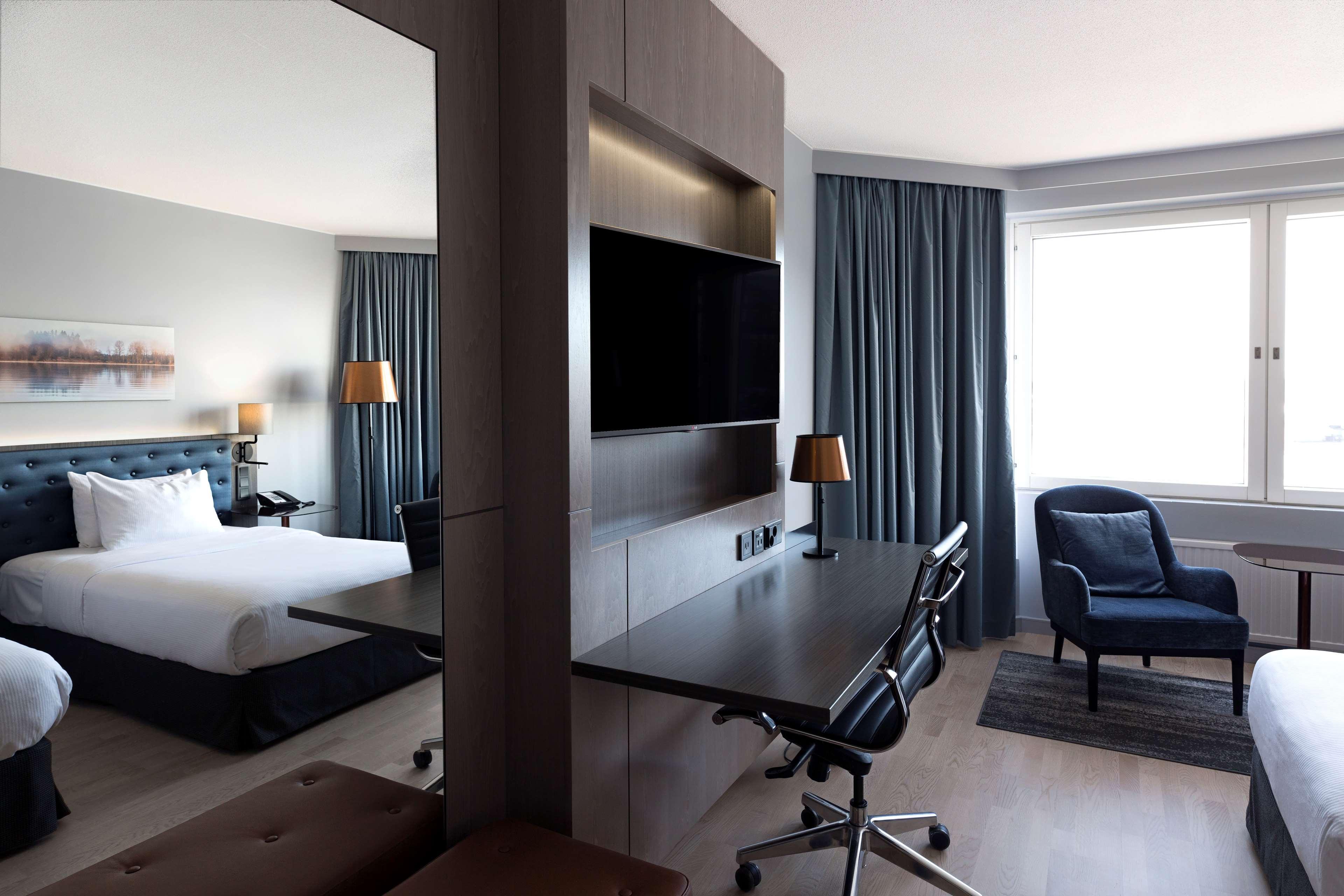 Hilton Helsinki Strand Extérieur photo A room at the hotel