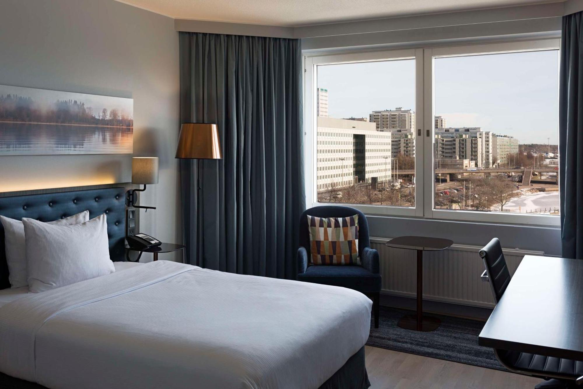 Hilton Helsinki Strand Extérieur photo A room at the hotel